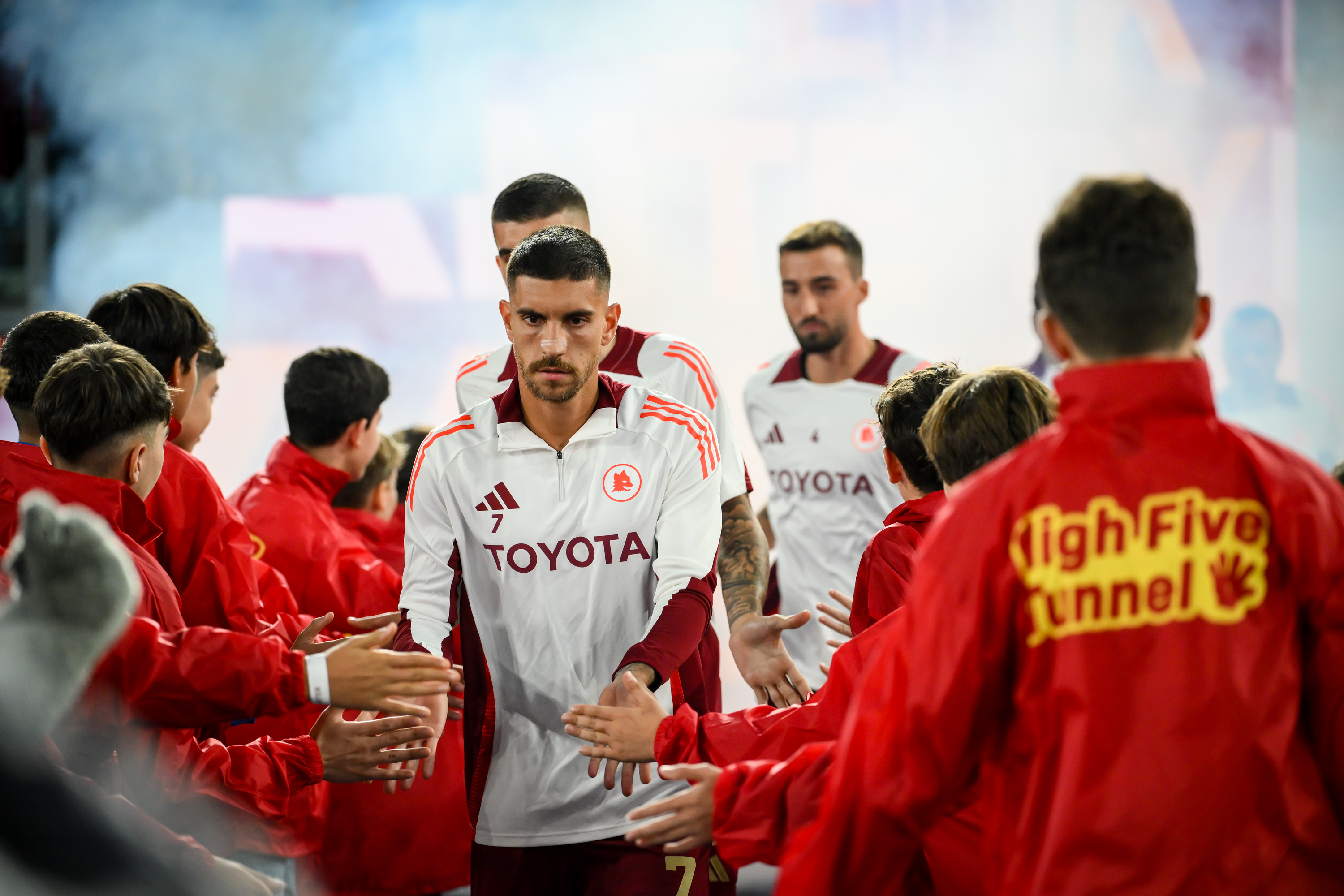 AS Roma vs Fiorentina | 2 Tickets, High Five Tunnel + M&G Experience header image