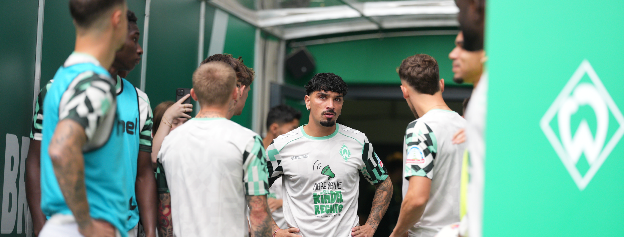 event banner for Werder Bremen Männer Warm-up Shirts | World Children's Day