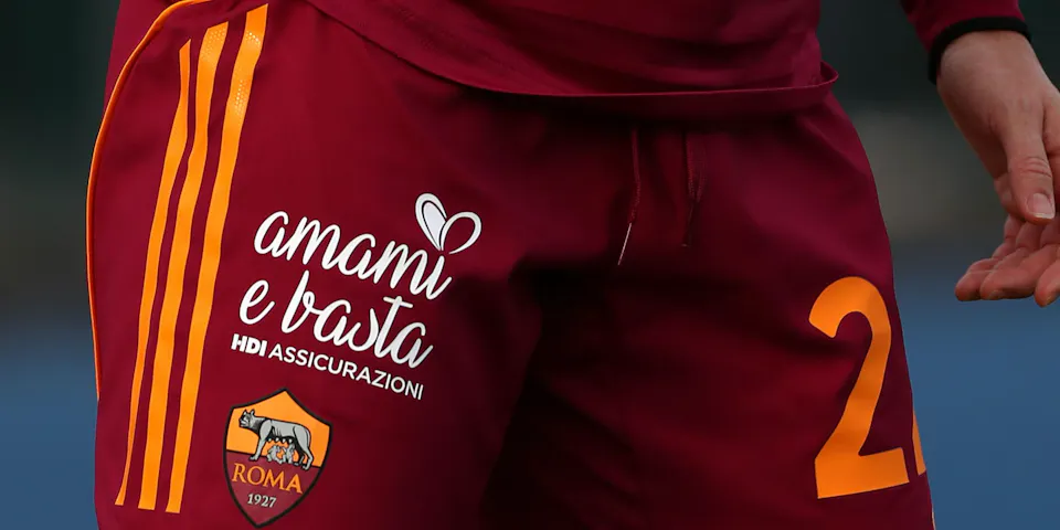 event banner for AS Roma Women "Amami e Basta"