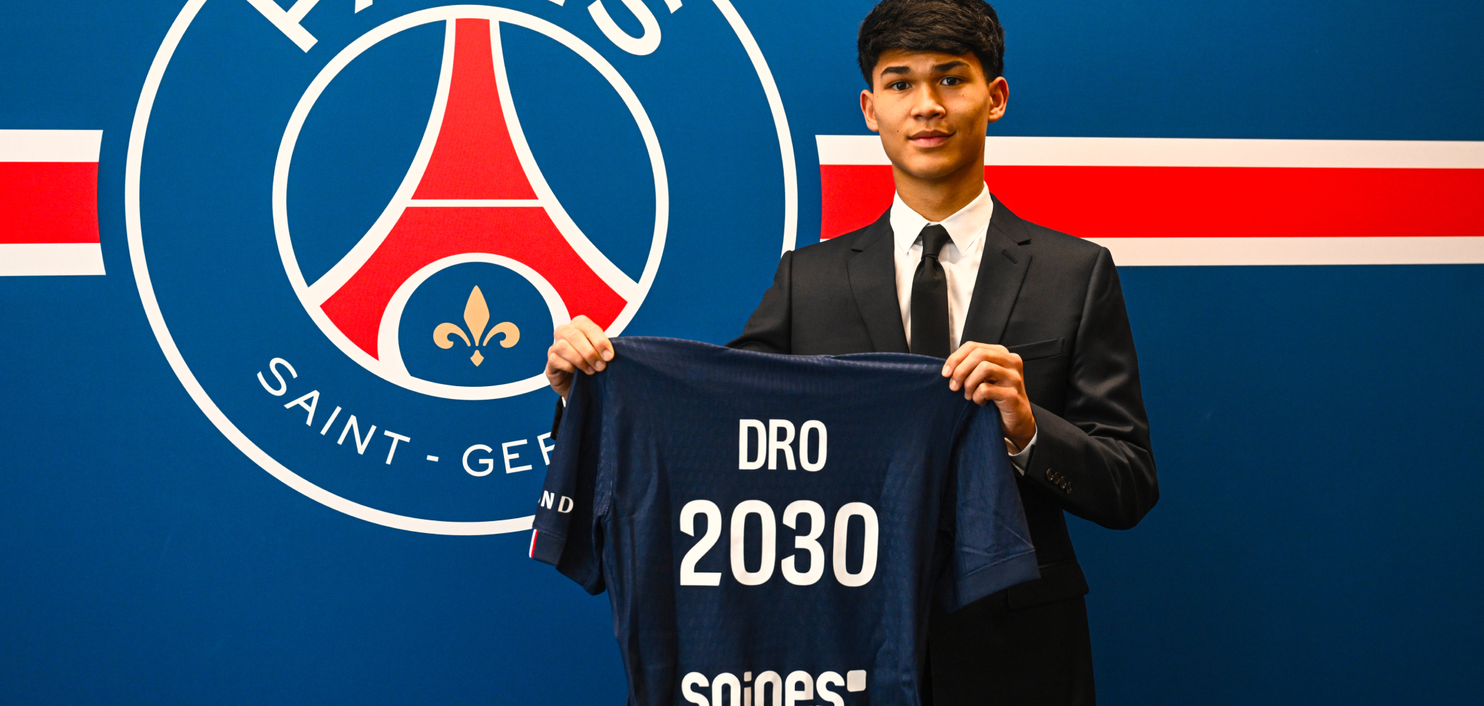 Paris Saint-Germain | Presentation Shirt Dro Fernández header image