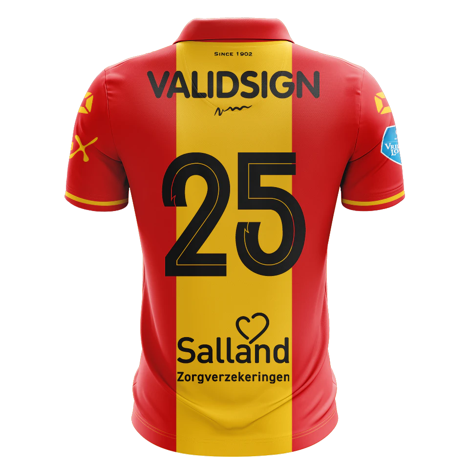 Giovanni van Zwam Go Ahead Eagles のシャツ