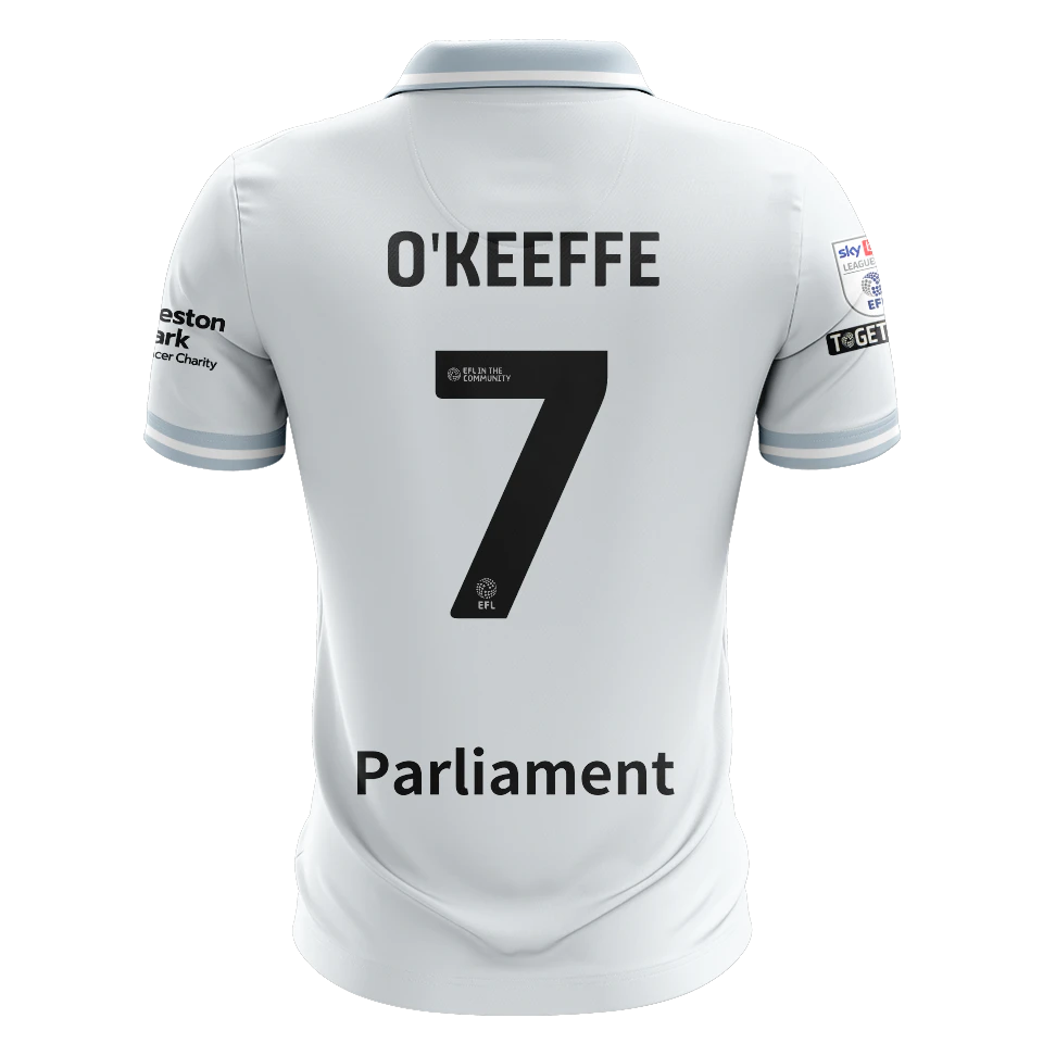 来自Barnsley的Corey O'Keeffe球衣