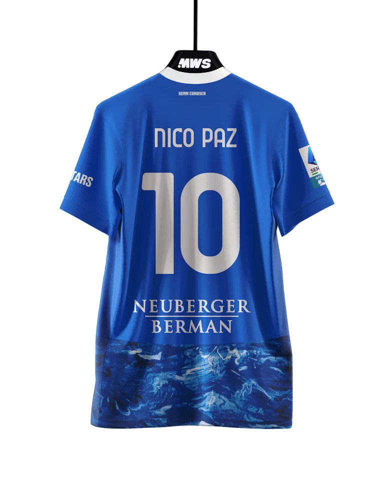 来自Como 1907的Nico Paz球衣