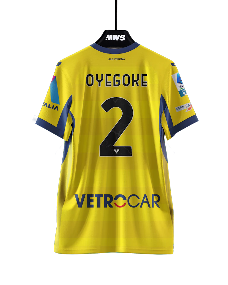 来自Hellas Verona FC的Daniel Oyegoke球衣