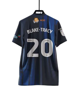 来自Mansfield Town的Frazer Blake-Tracy球衣