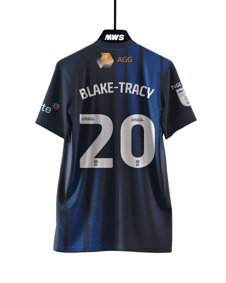 来自Mansfield Town的Frazer Blake-Tracy球衣