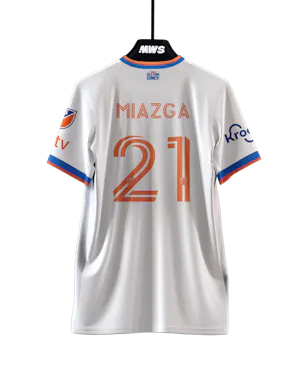 FC Cincinnati 팀의 Matt Miazga 셔츠