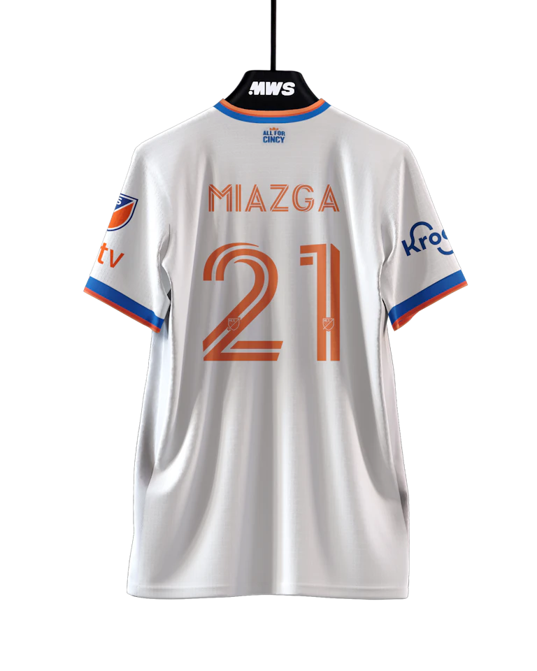 FC Cincinnati 팀의 Matt Miazga 셔츠