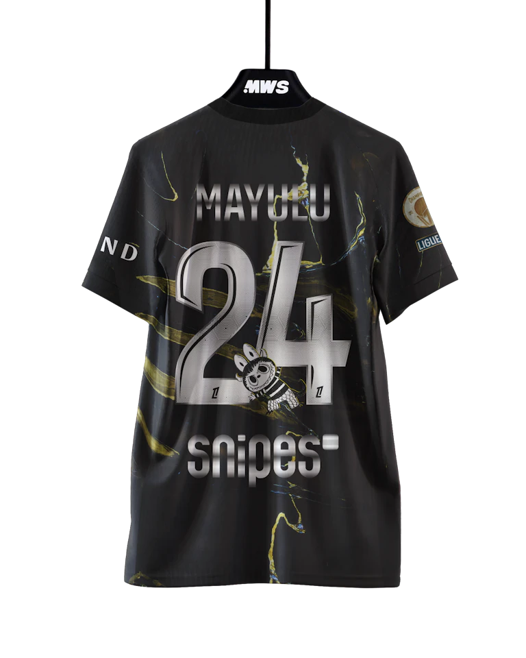 Paris Saint-Germain 팀의 Senny Mayulu 셔츠