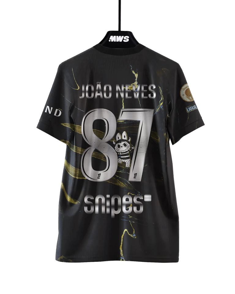 Paris Saint-Germain 팀의 João Neves 셔츠