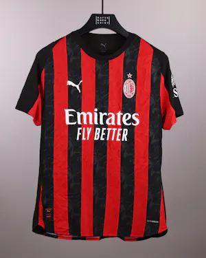 来自AC Milan的Noah Okafor球衣