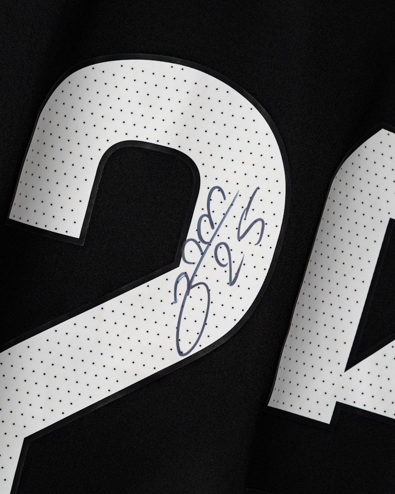 Giorgi Mamardashvili Valencia CF shirt