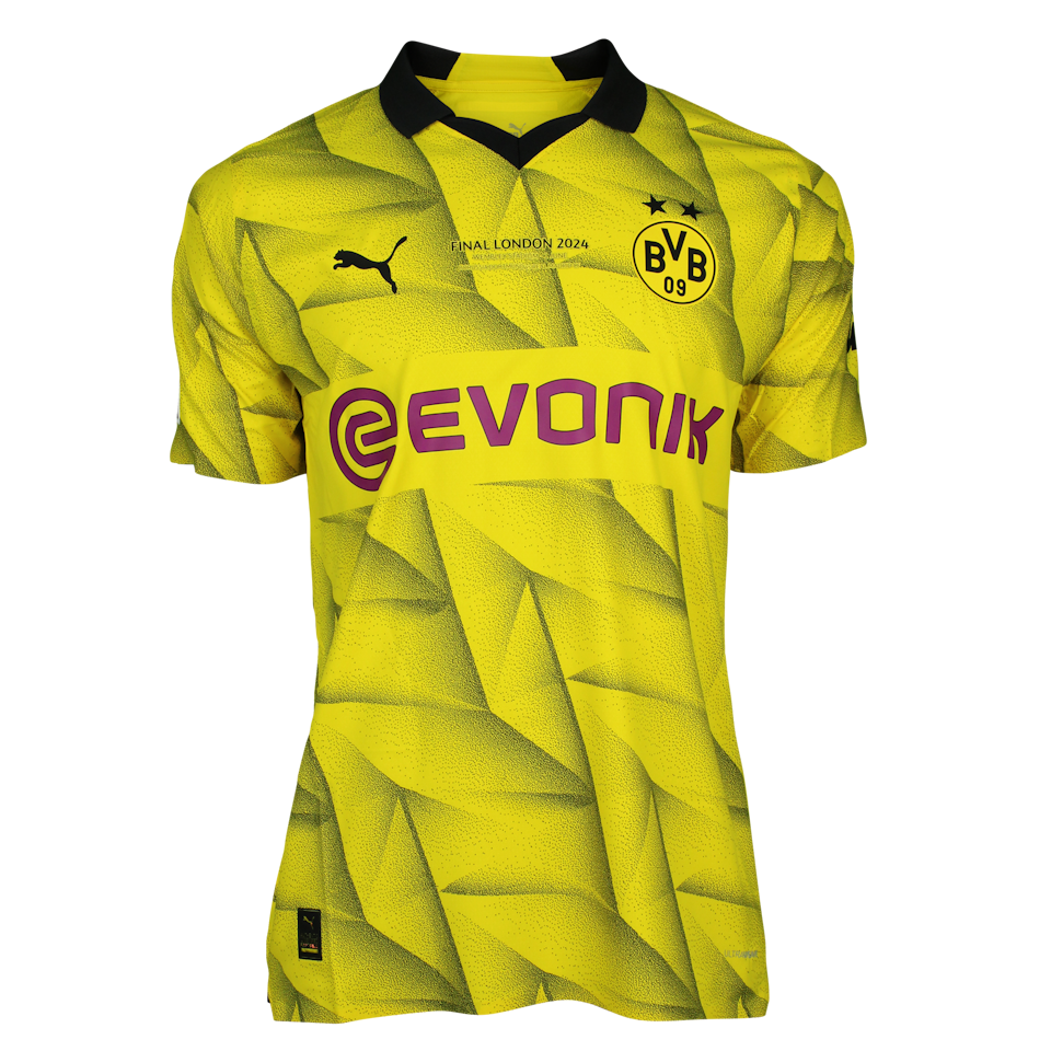 Borussia Dortmund 팀의 Felix Nmecha 셔츠