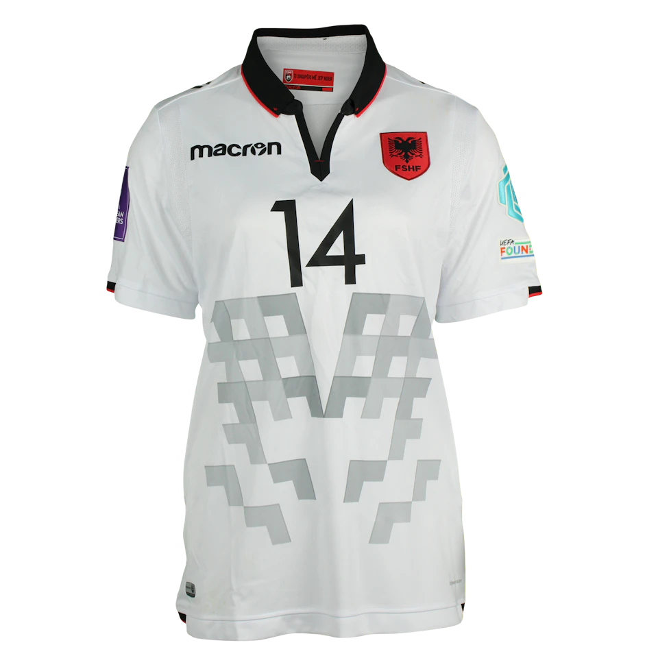 Ezmiralda Franja Albania W のシャツ