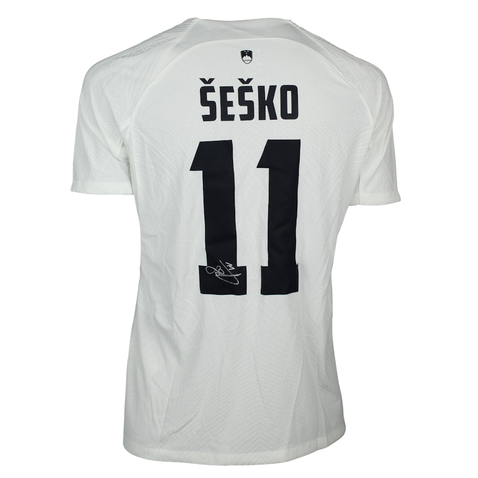 Benjamin Šeško Slovenia jersey