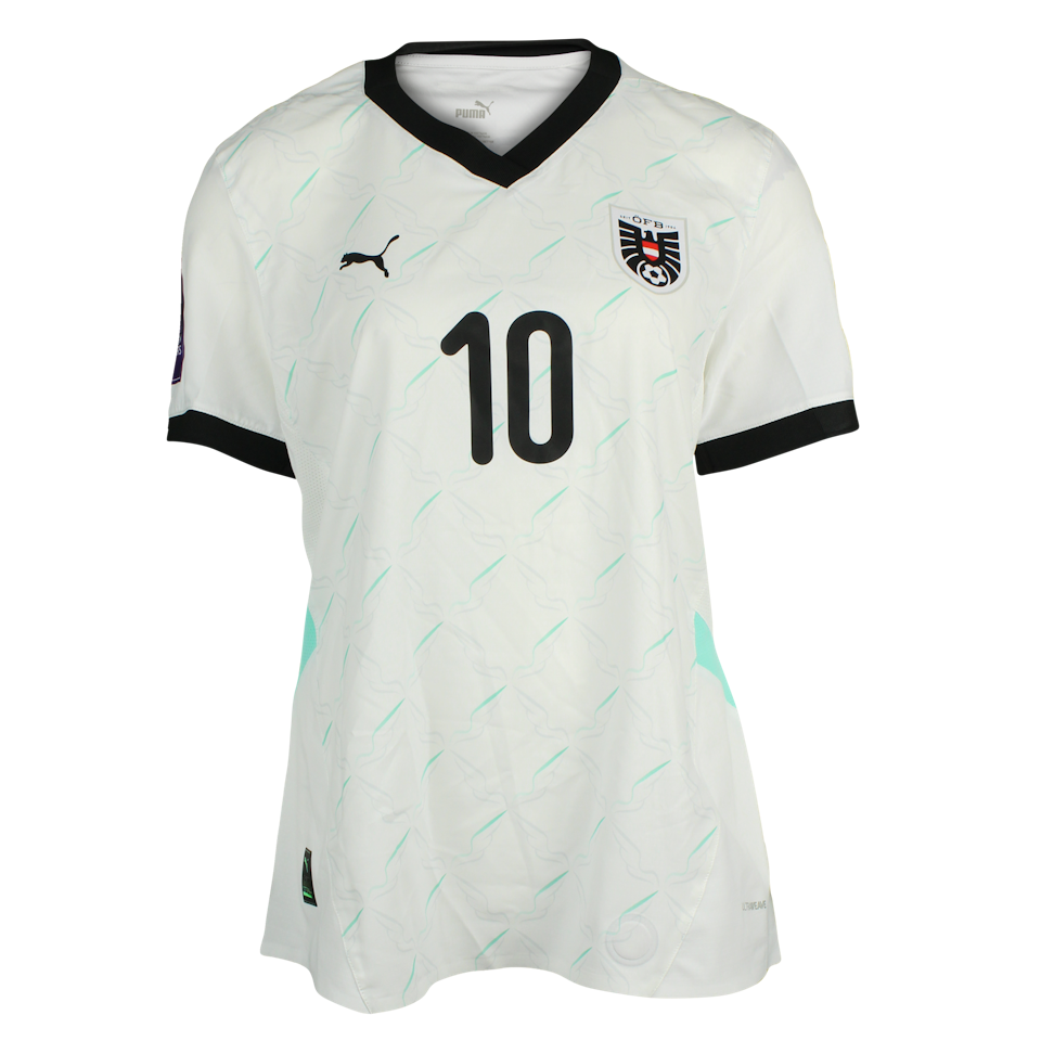 Laura Feiersinger Austria W jersey