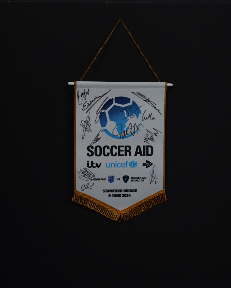 Squad Signed Pennant - 2