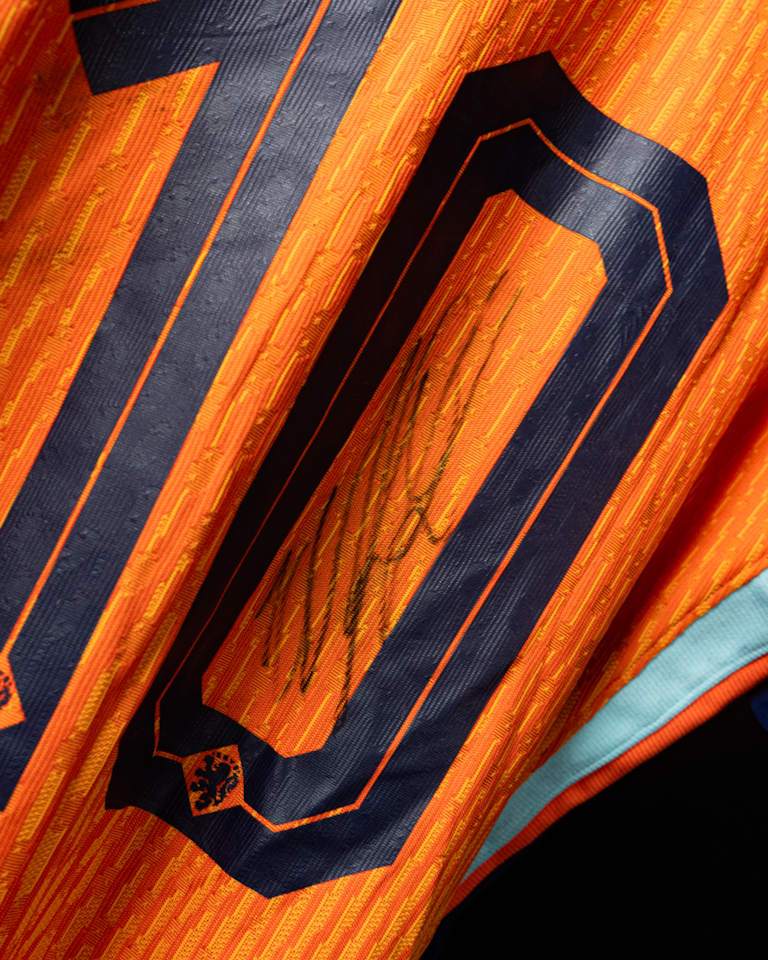 Memphis Depay Netherlands shirt