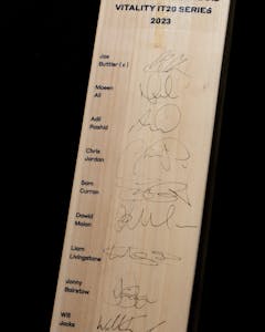 Squad signed 2023 IT20 Eng v NZ Cricket Bat