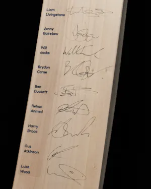 Squad signed 2023 IT20 Eng v NZ Cricket Bat