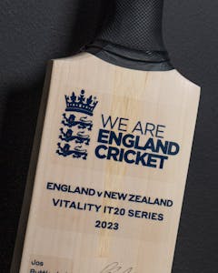 Squad signed 2023 IT20 Eng v NZ Cricket Bat