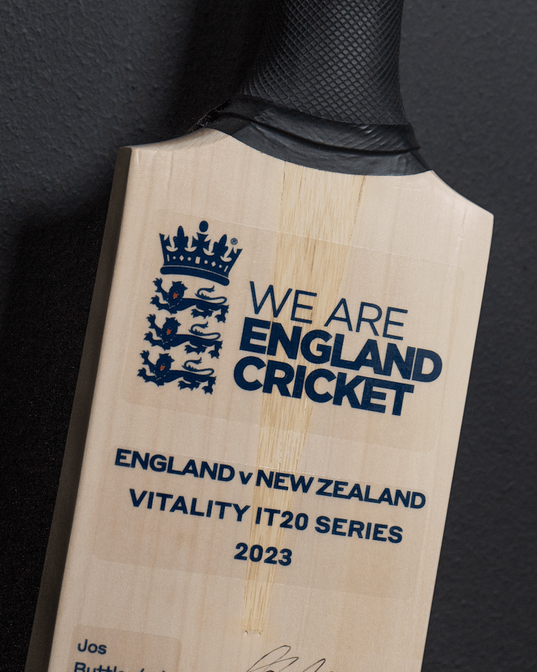 Squad signed 2023 IT20 Eng v NZ Cricket Bat