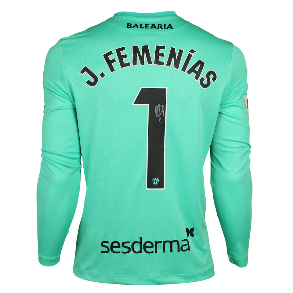 Joan Femenías del Salto Levante UD jersey
