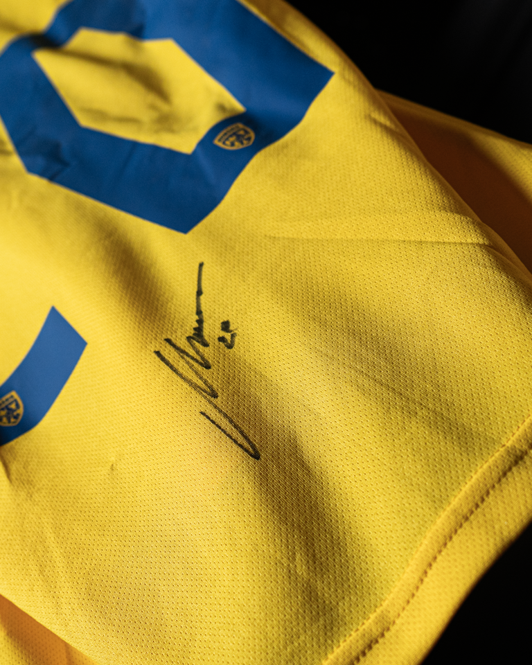 Dennis Man Romania jersey