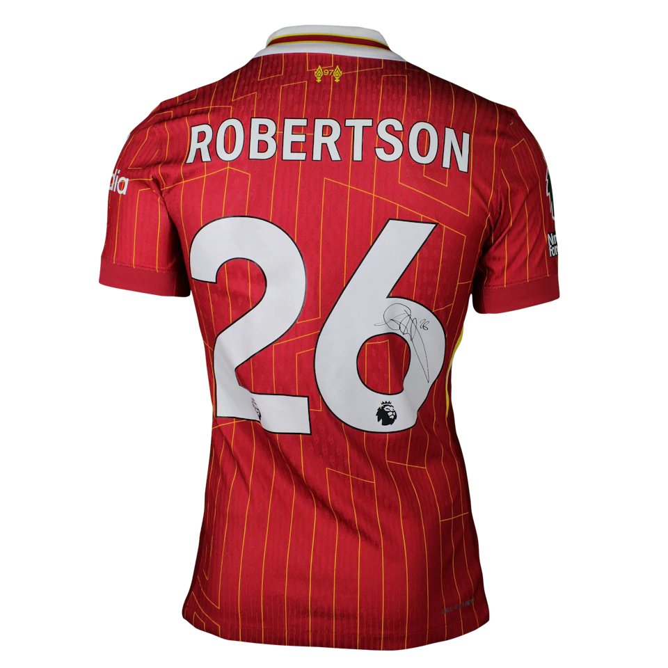 来自Liverpool的Andrew Robertson球衣