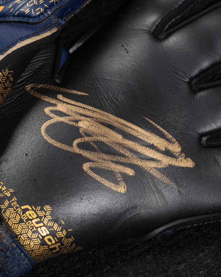 Alisson Becker Gloves