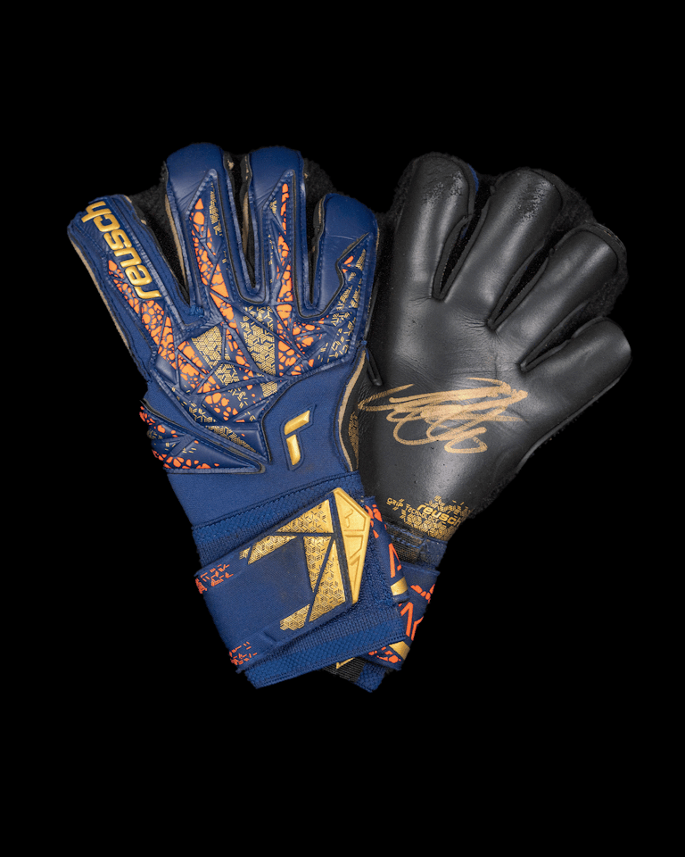 Alisson Becker Gloves