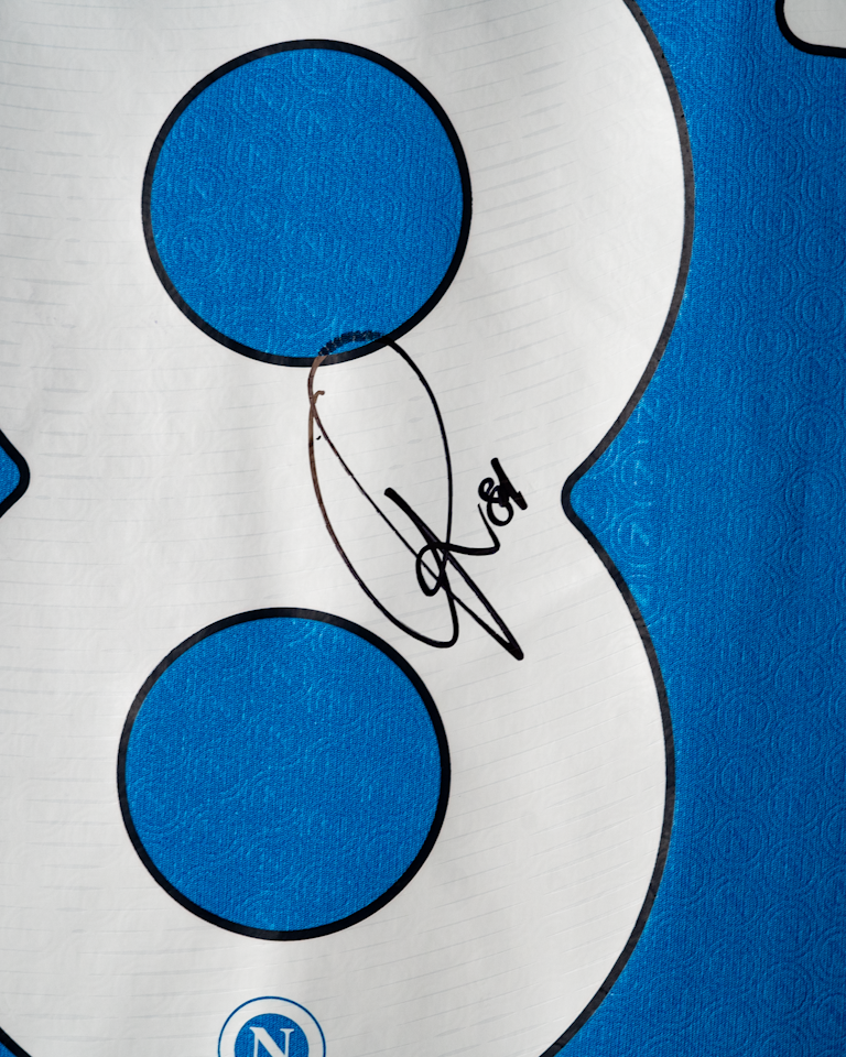 Giacomo Raspadori Napoli camisa.