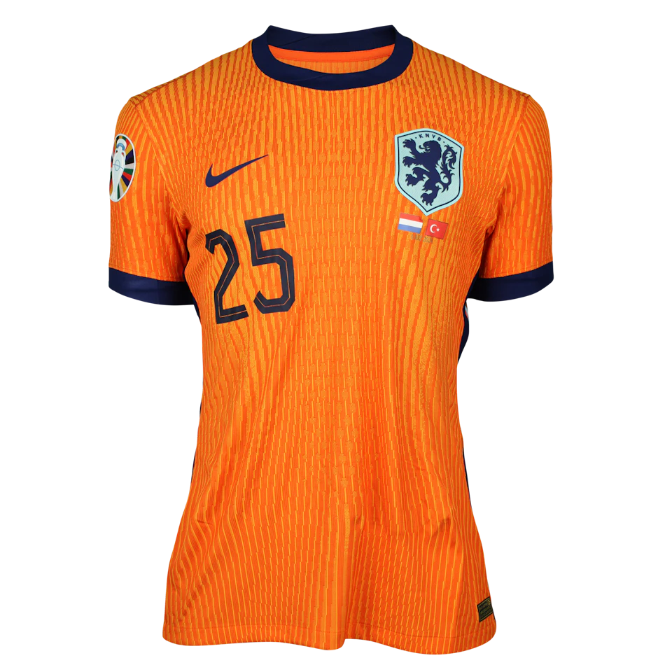 来自Netherlands的Steven Bergwijn球衣