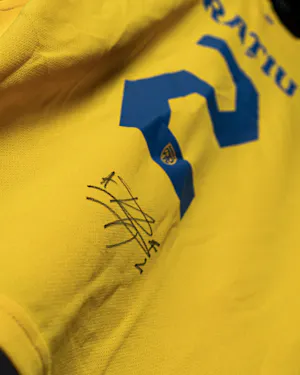 来自Romania的Andrei Ratiu球衣