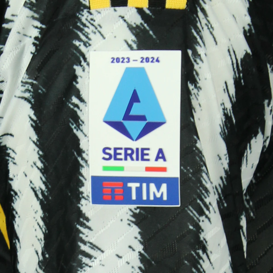 来自Juventus FC的Filip Kostić球衣