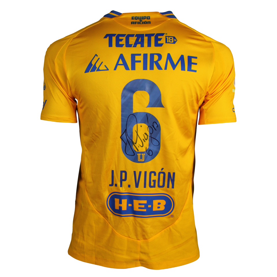 Juan Pablo Vigón Cham Tigres UANL shirt