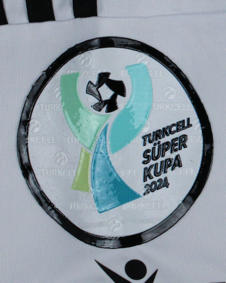 Ernest Muçi Beşiktaş JK shirt