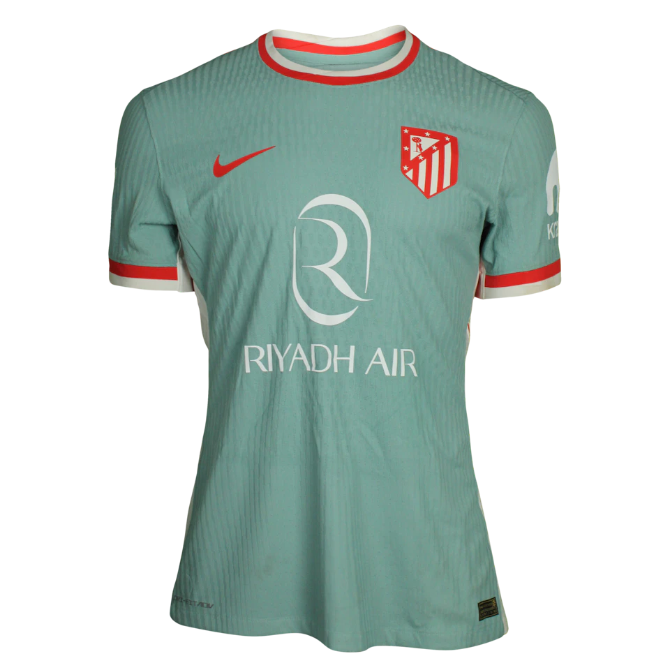 Taufik Seidu Zanzi Atlético de Madrid camisa.