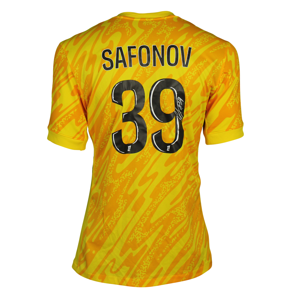 Matvey Safonov Paris Saint-Germain forması