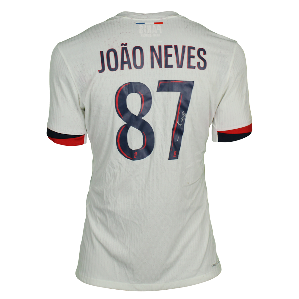 Paris Saint-Germain 팀의 João Neves 셔츠