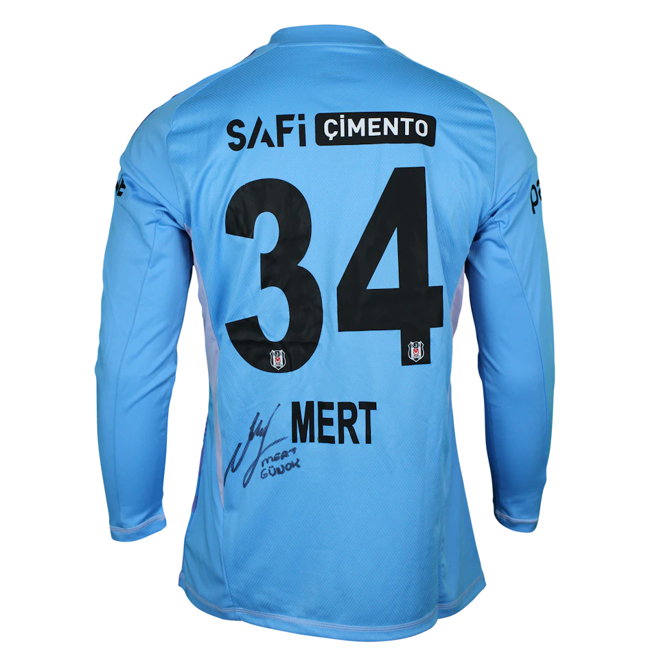 Beşiktaş JK-Trikot von Fehmi Mert Günok