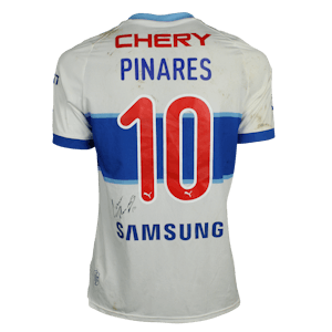 César Ignacio Pinares Tamayo Universidad Católica shirt