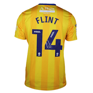 Shirt van Aden Flint Mansfield Town
