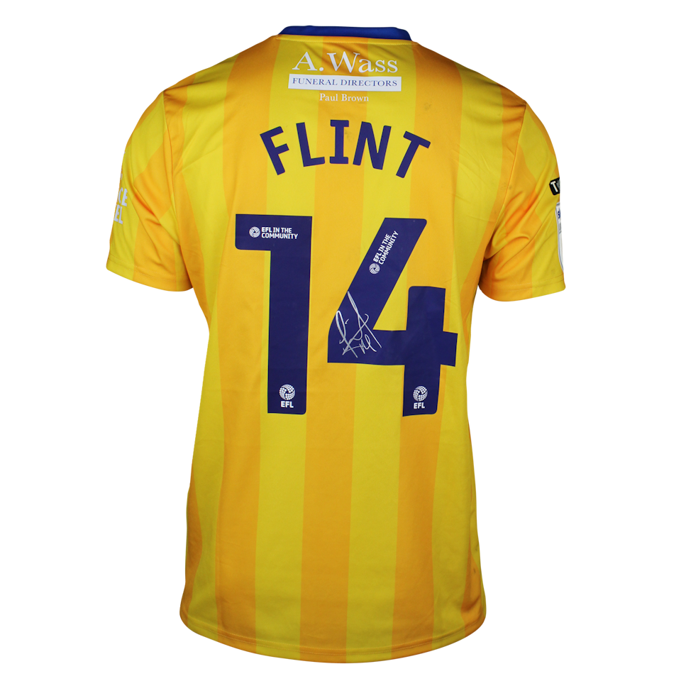 Shirt van Aden Flint Mansfield Town