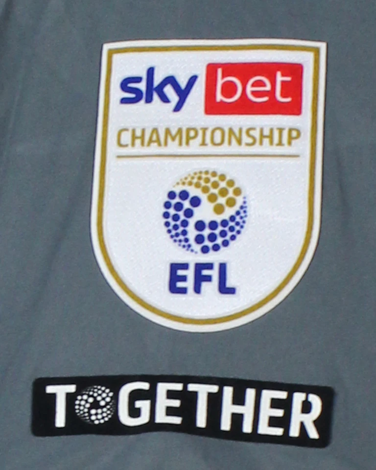 Perry Ng Cardiff City FC のシャツ