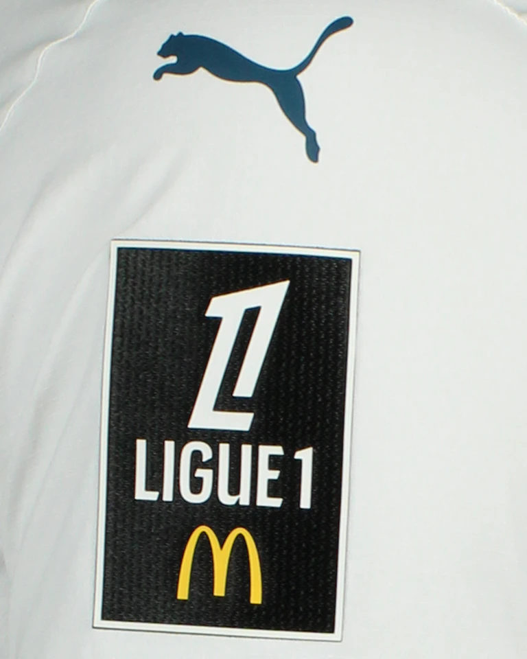 来自Olympique de Marseille的Enzo Sternal球衣