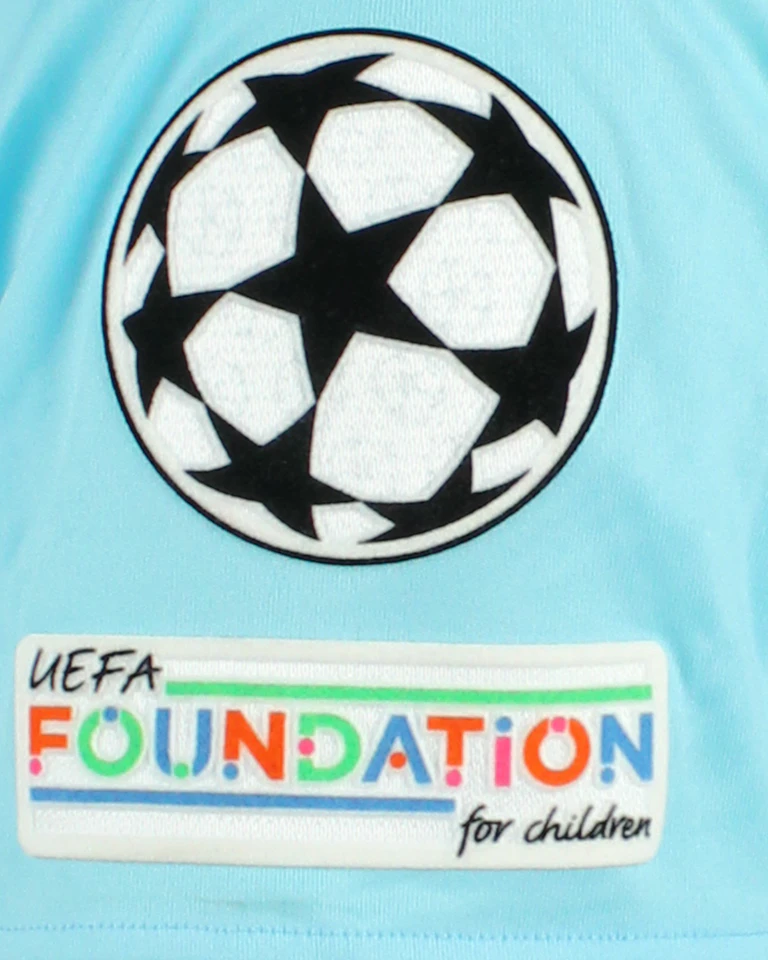 来自Dinamo Zagreb的Ivan Nevistić球衣