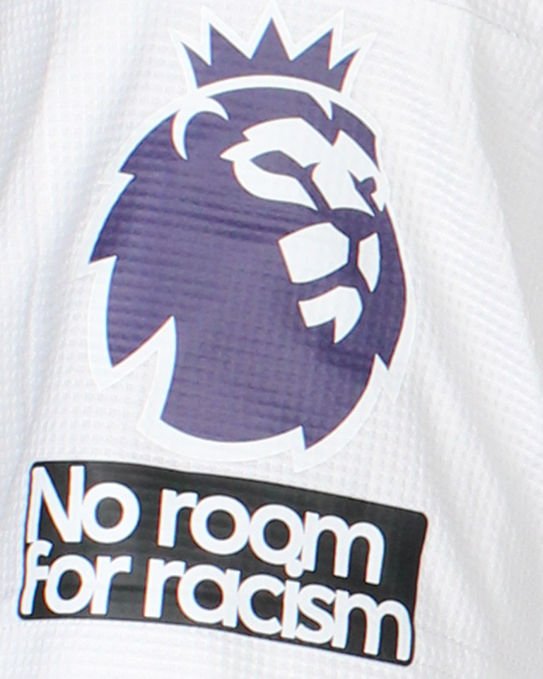 Timothy Castagne Fulham shirt