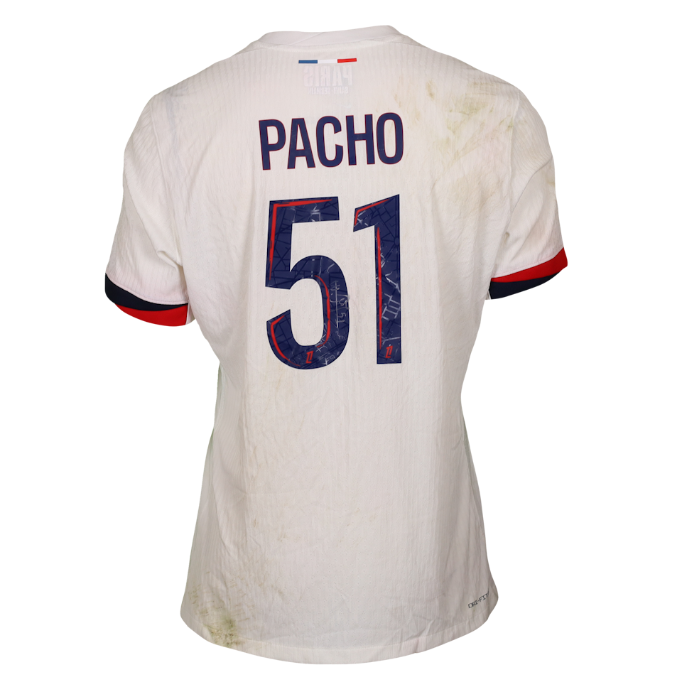 William Pacho Paris Saint-Germain shirt
