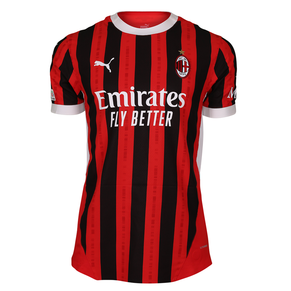 AC Milan 팀의 Emerson Royal 셔츠